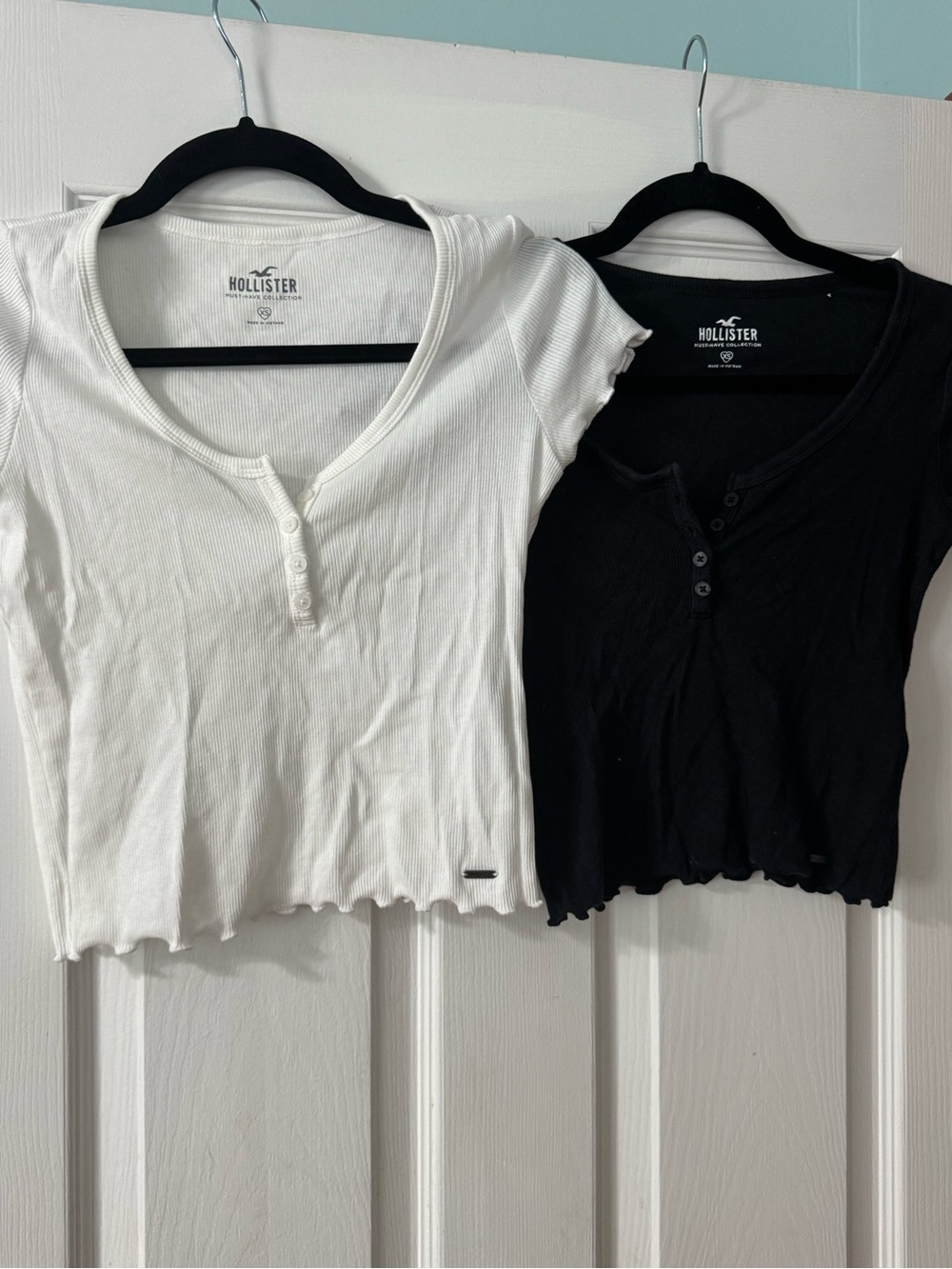 Hollister Short Sleeve Ribbed Henley Crop Tops - White & Black